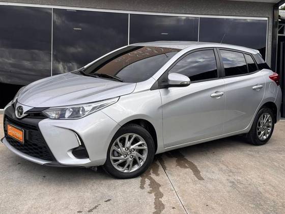 TOYOTA YARIS 1.3 16V FLEX XL LIVE MULTIDRIVE TOYOTA YARIS 1.3 16V FLEX XL LIVE MULTIDRIVE